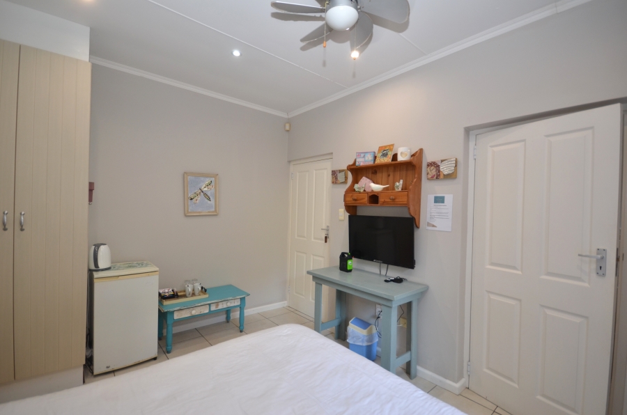 To Let 5 Bedroom Property for Rent in Kidds Beach Eastern Cape